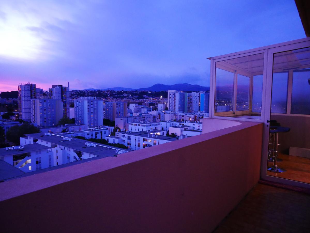 Appartement Rooftop 8 Personnes Grande Terrasse Avec Parking Quartier Aeroport Nizza Exterior foto